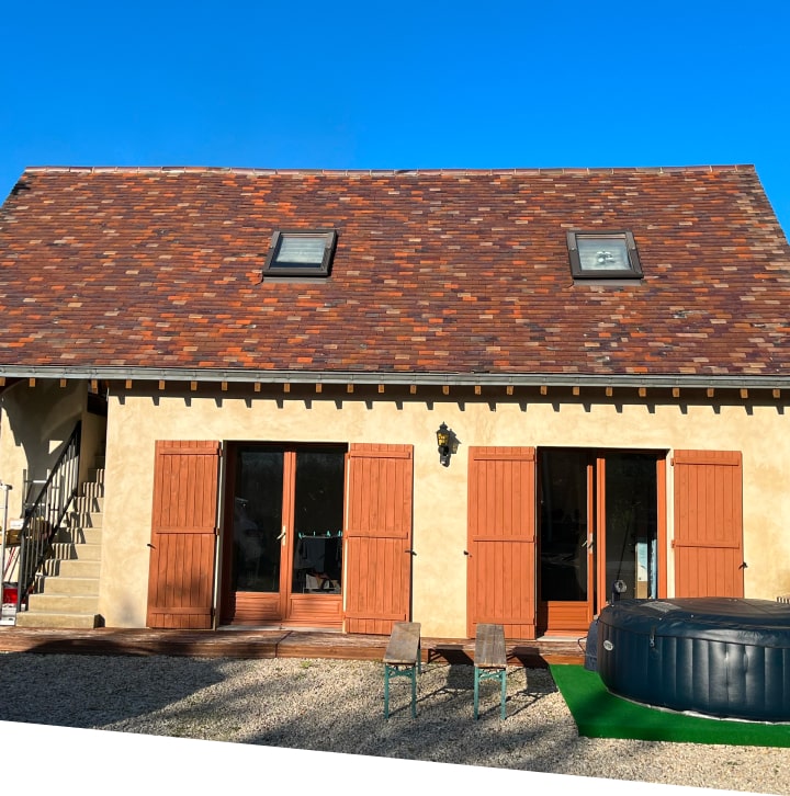 Une petite maison en paysage avec une toiture excellente