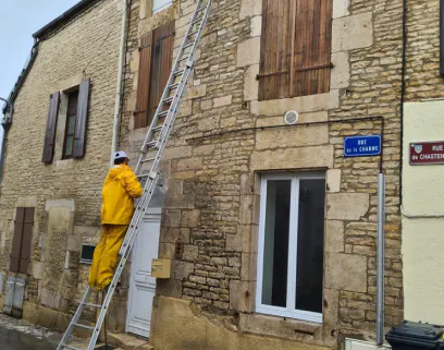 Nettoyage d'une façade en pierre à Châtillon-sur-Seine